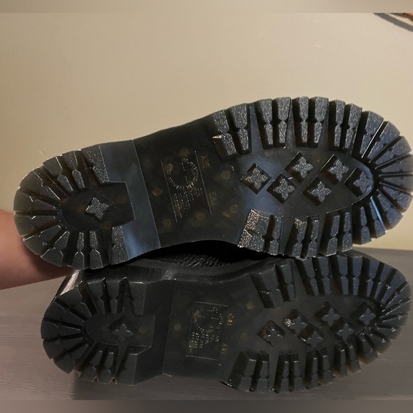 DR. Martens Devon Flower Quad Boots NWOB - Picture 12 of 16